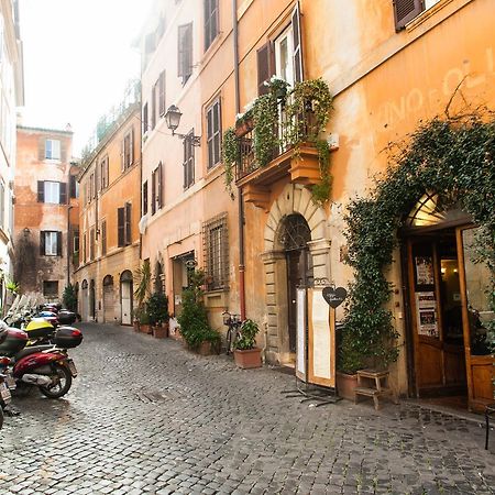 Vicolo Torretta - FromhometoРим Экстерьер фото